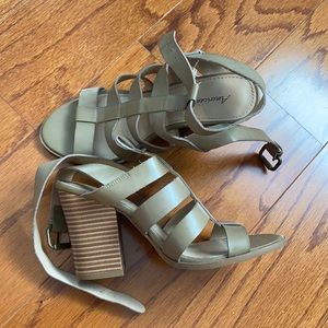 American Eagle Sandals